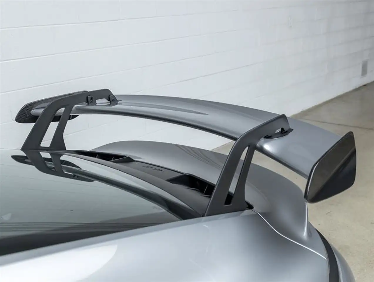 Porsche 911 - Image 18