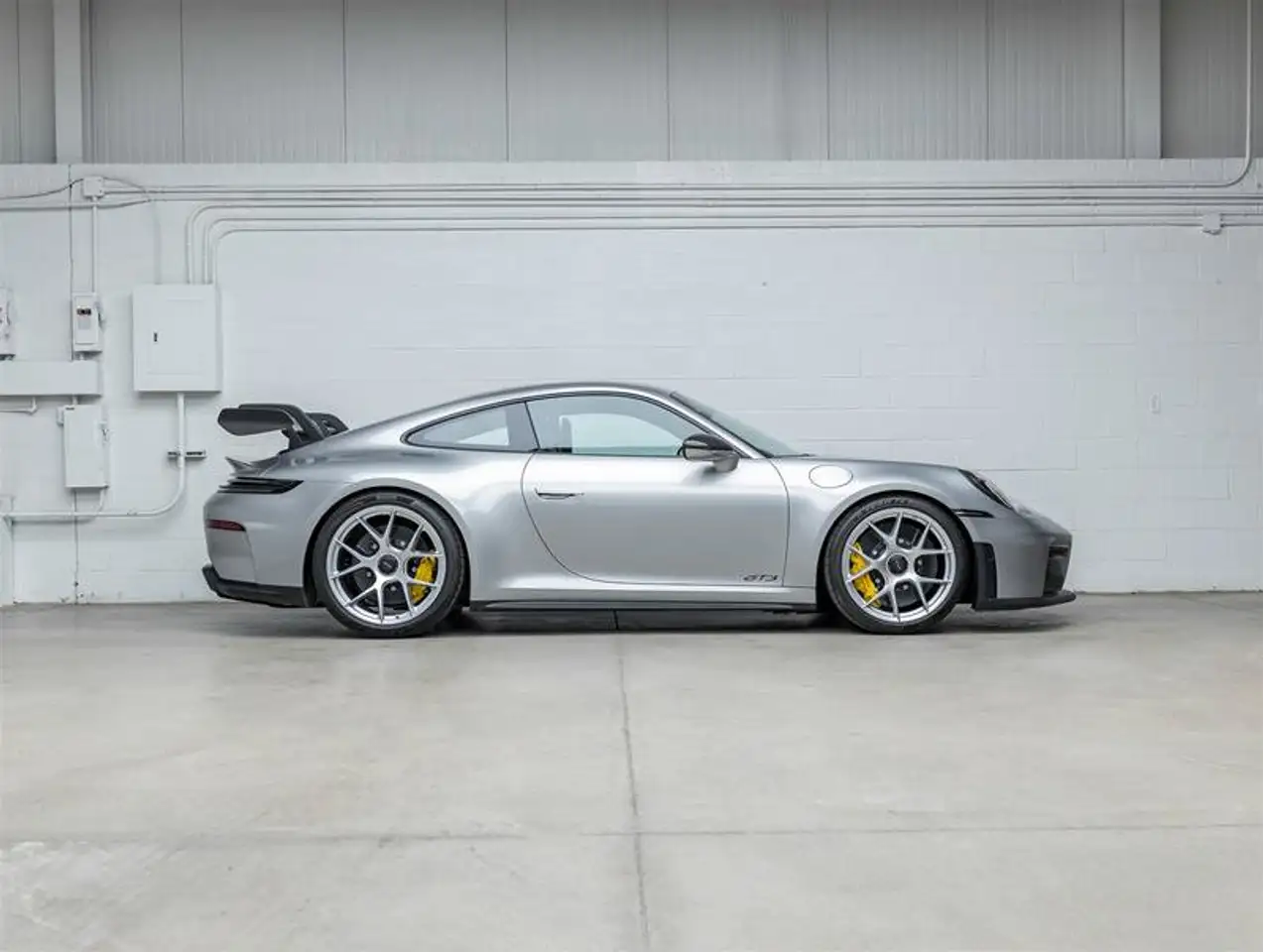 Porsche 911 - Image 26