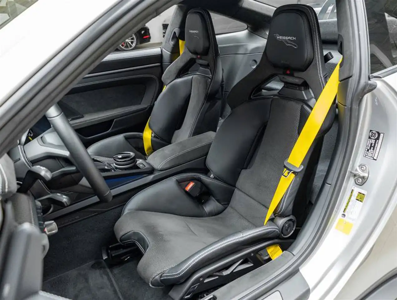 Porsche 911 - Image 31