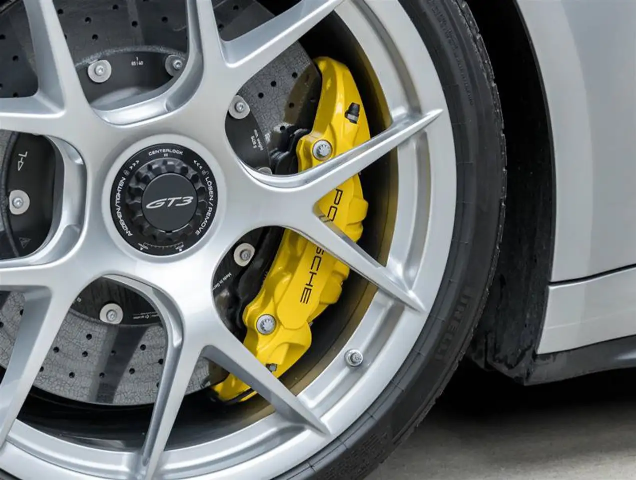 Porsche 911 - Image 11