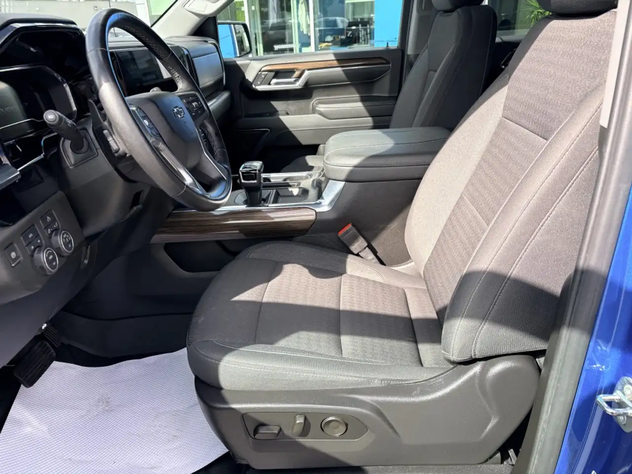 Chevrolet Silverado 1500 - Image 7