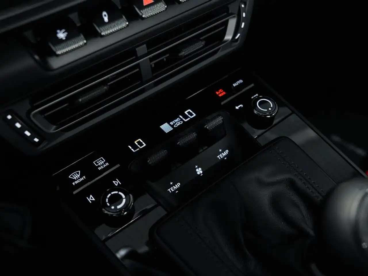 Porsche 911 - Image 34