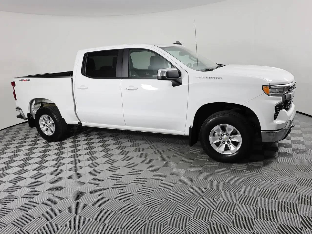 Chevrolet Silverado 1500 - Image 5
