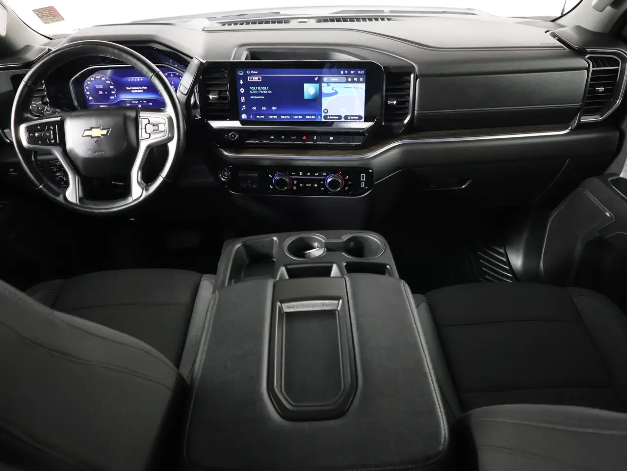 Chevrolet Silverado 1500 - Image 11
