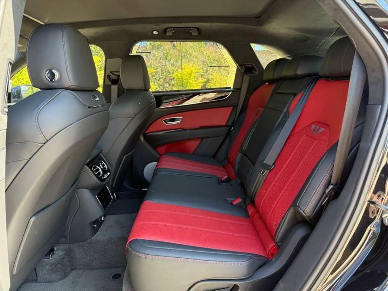 Bentley Bentayga - Image 13