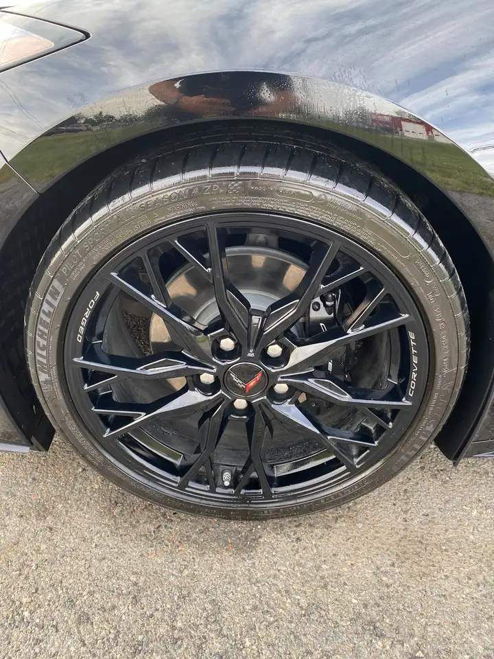 Chevrolet Corvette - Image 19