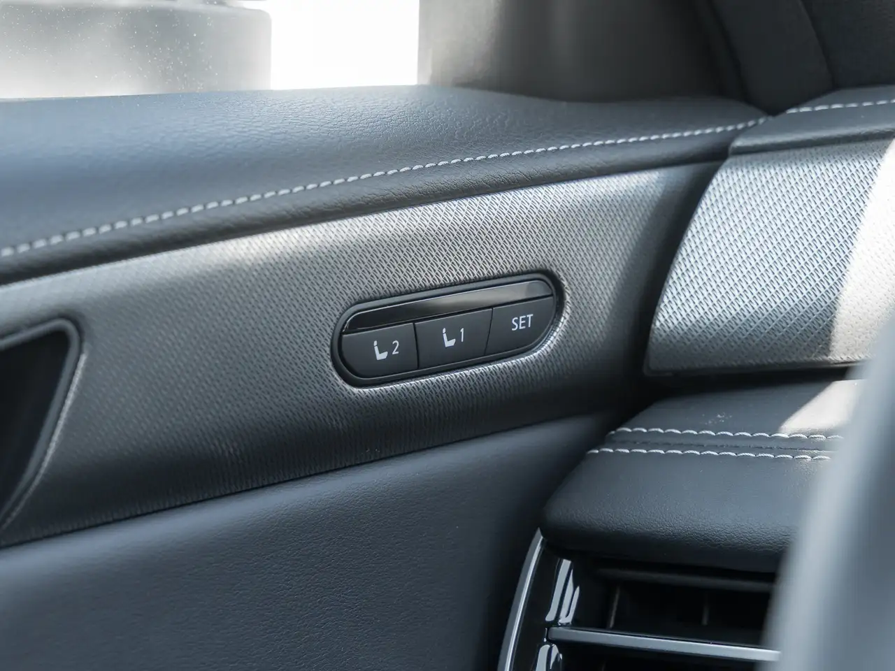 Infiniti QX60 - Image 17