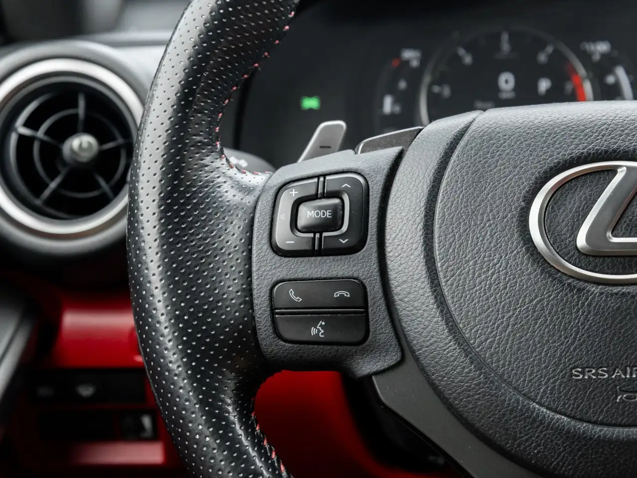 Lexus IS - Image 13