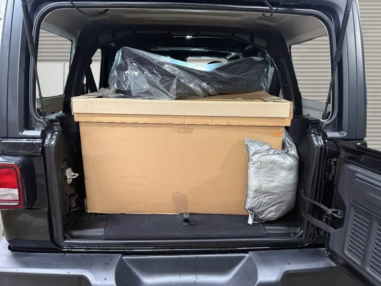 Jeep Wrangler - Image 19