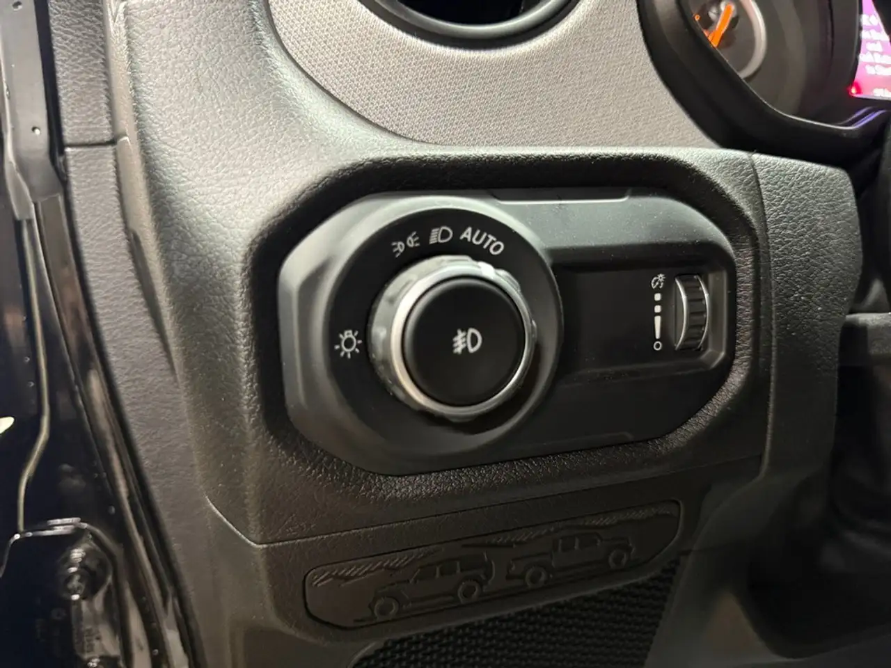 Jeep Wrangler - Image 22
