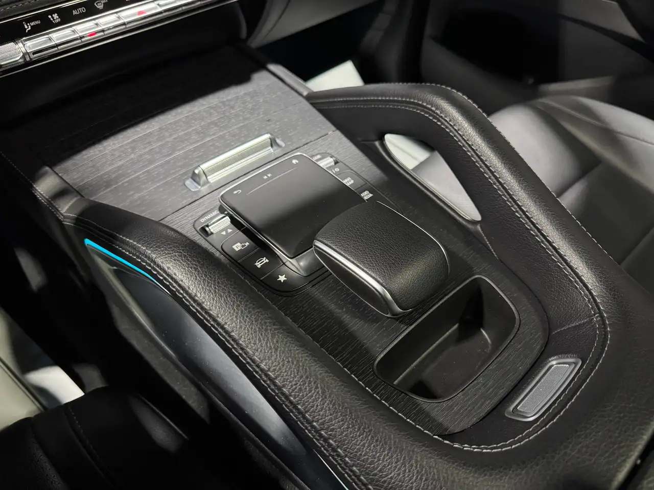 Mercedes-Benz GLE - Image 17