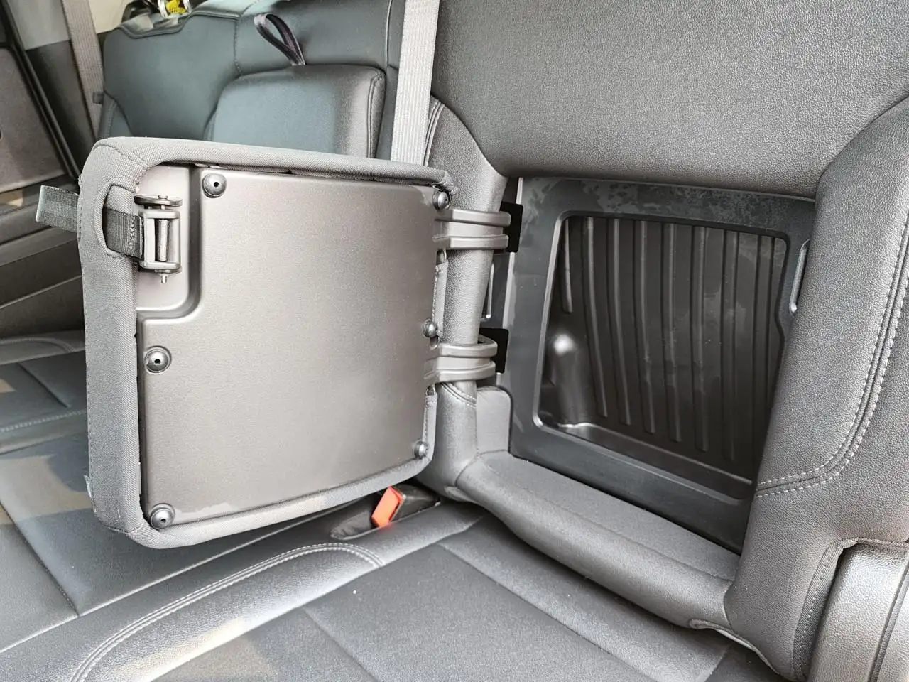 Chevrolet Silverado 1500 - Image 13