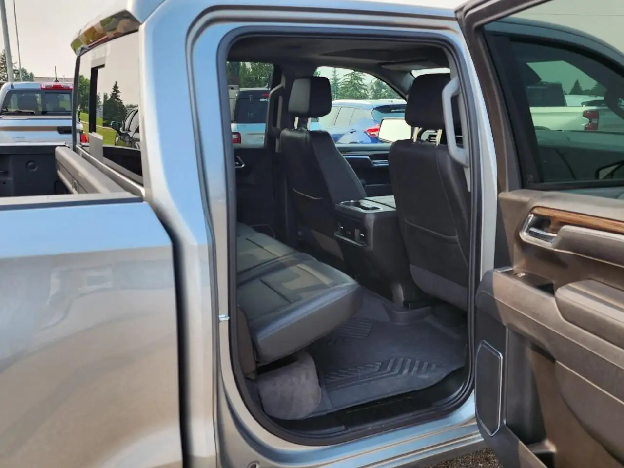 Chevrolet Silverado 1500 - Image 18