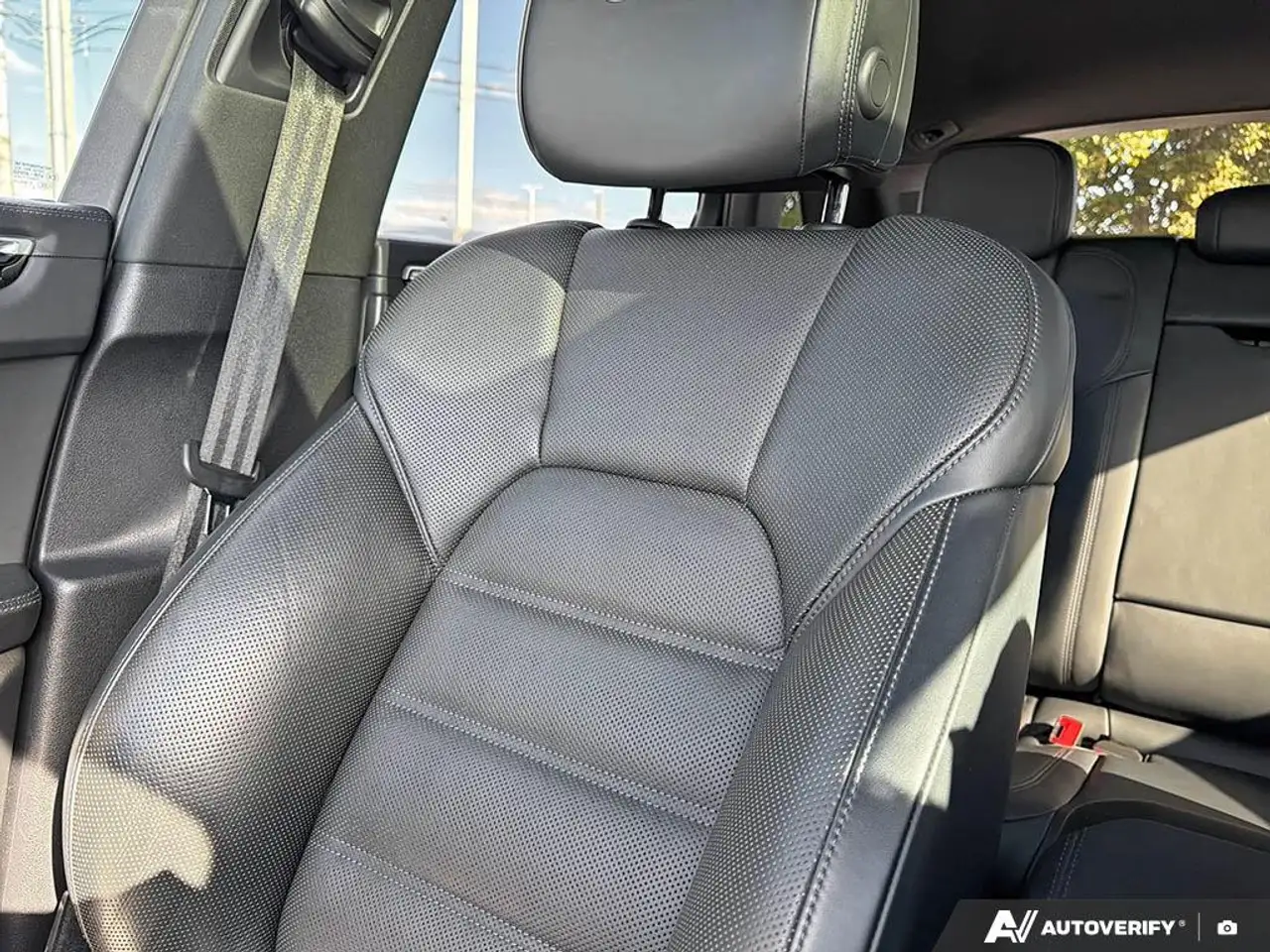 Porsche Macan - Image 19