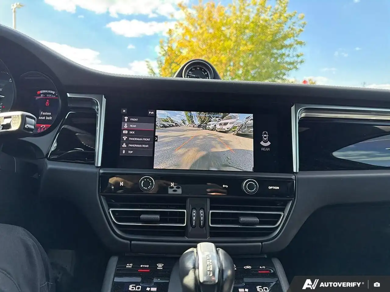Porsche Macan - Image 18