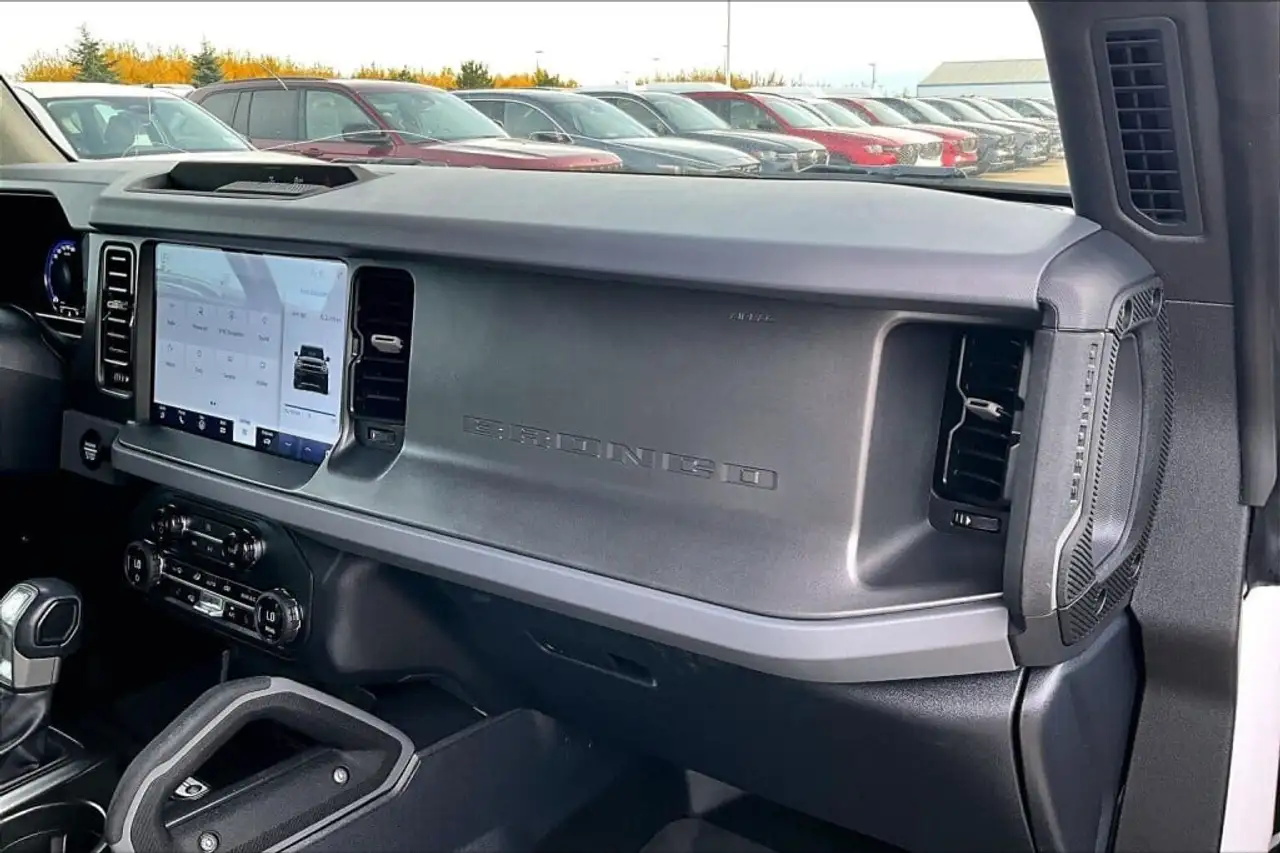Ford Bronco - Image 16