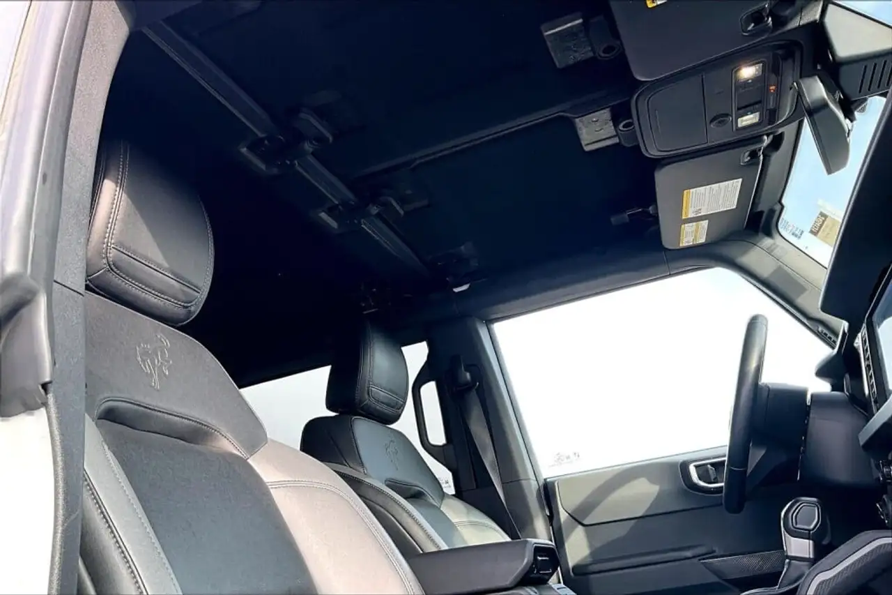 Ford Bronco - Image 22