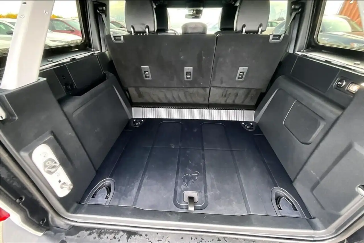 Ford Bronco - Image 28