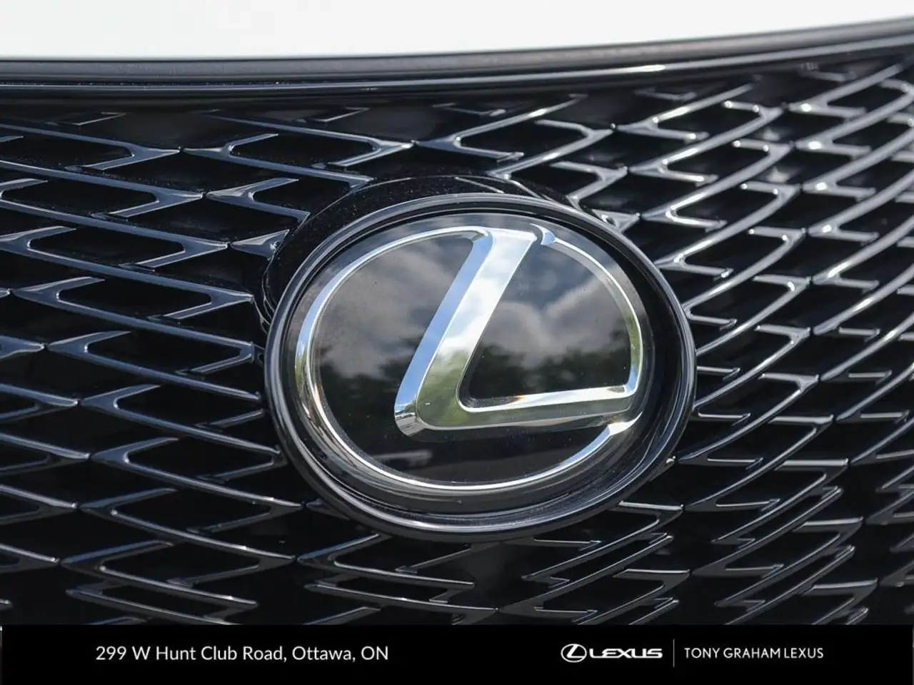 Lexus UX 300h - Image 11