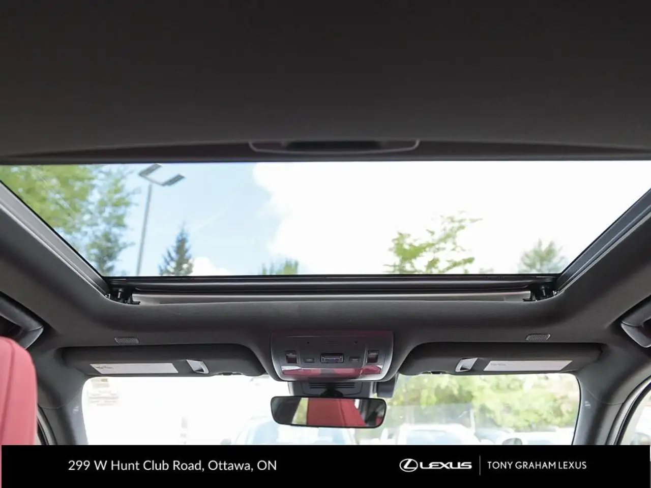 Lexus UX 300h - Image 28