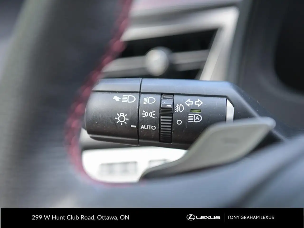 Lexus UX 300h - Image 18