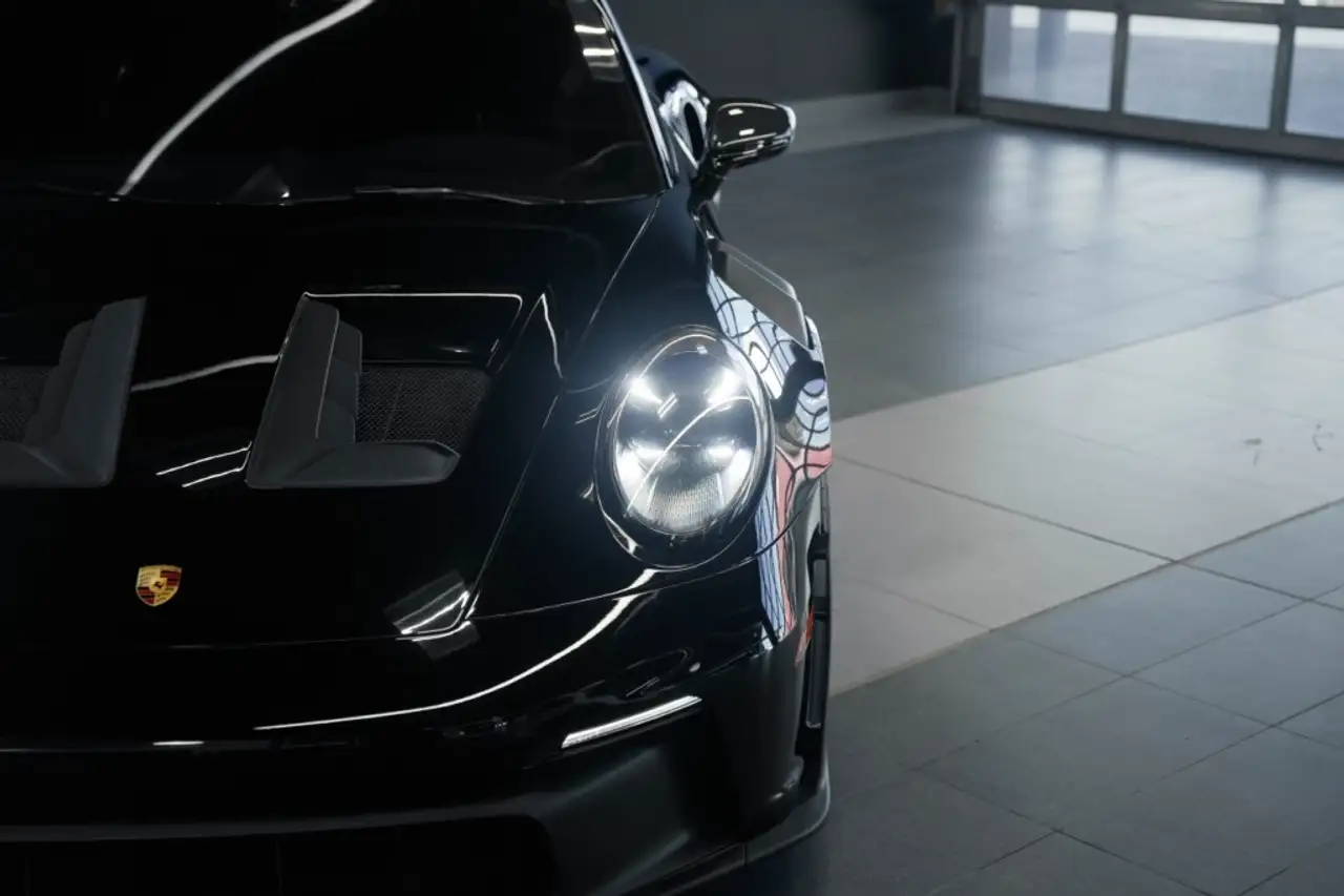 Porsche 911 - Image 36