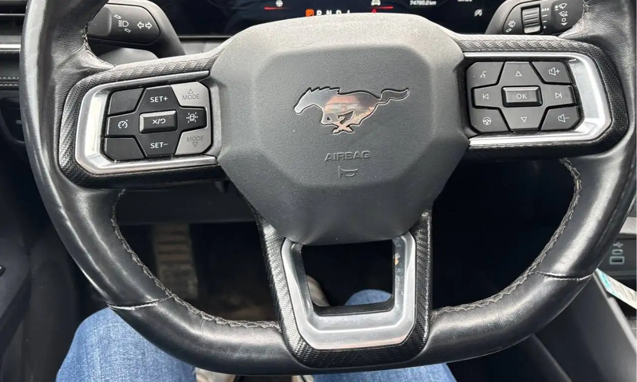 Ford Mustang - Image 10