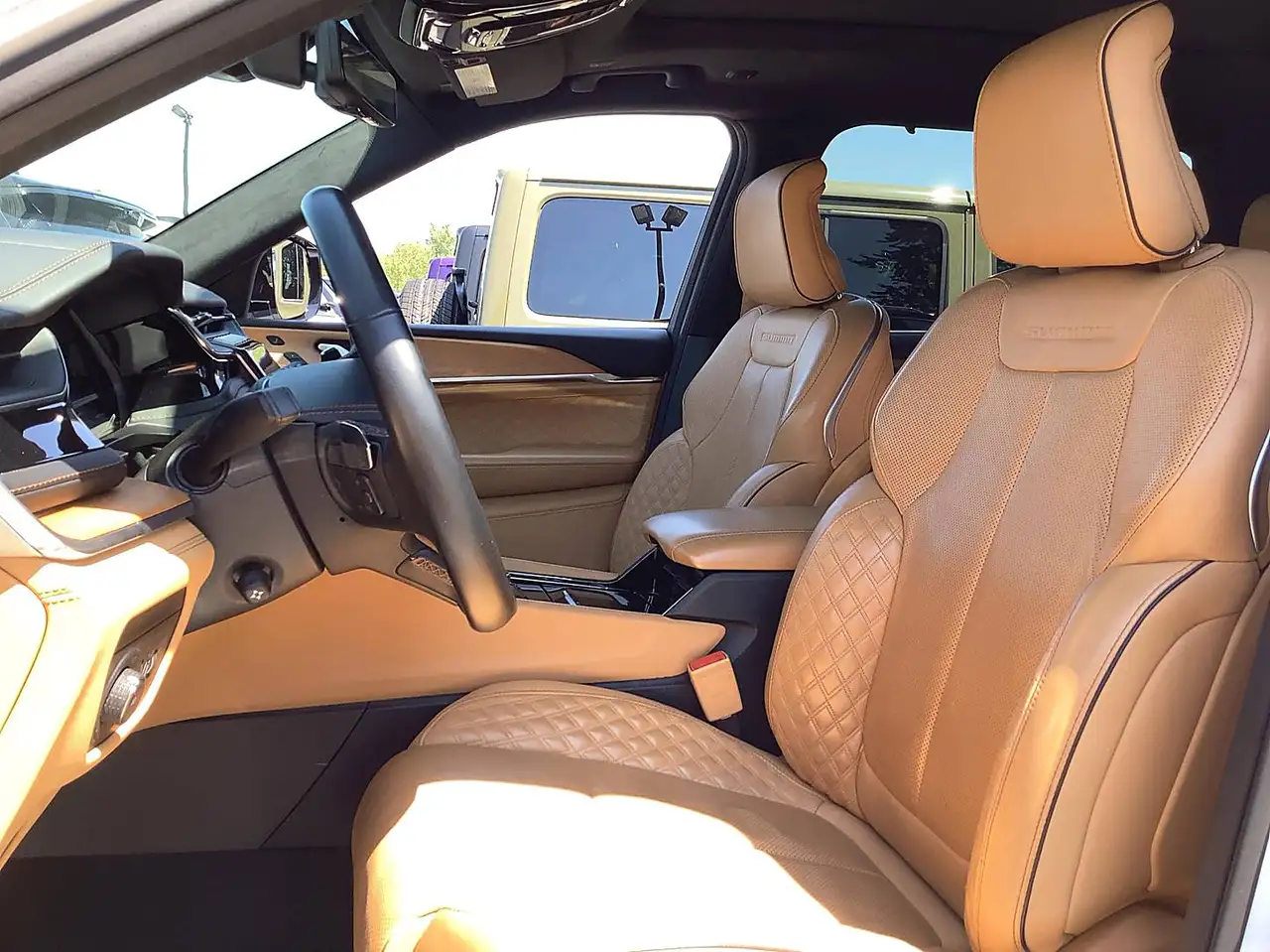 Jeep Grand Cherokee - Image 19