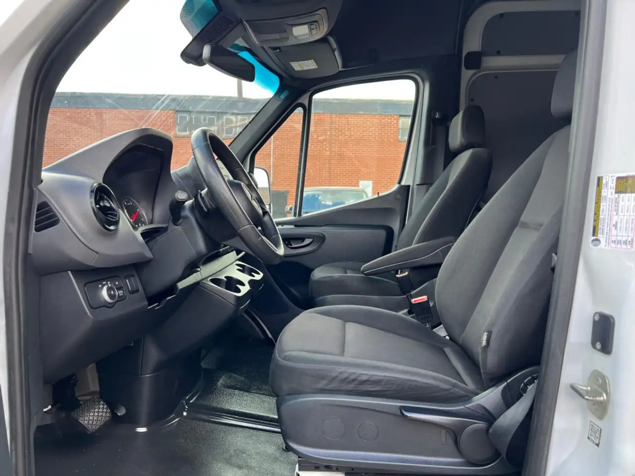 Mercedes-Benz Sprinter - Image 21