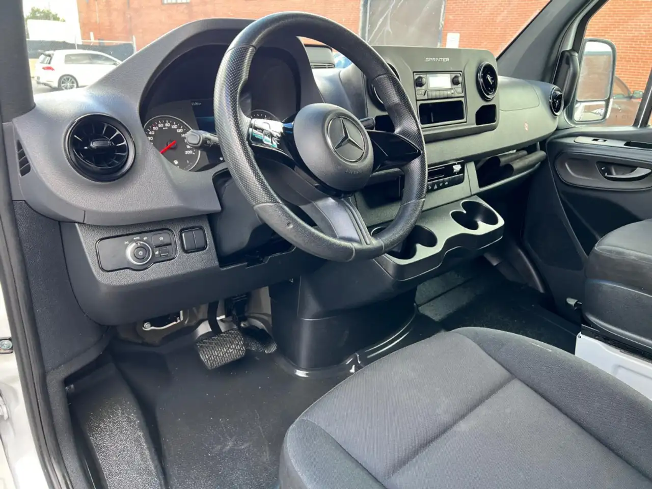 Mercedes-Benz Sprinter - Image 20