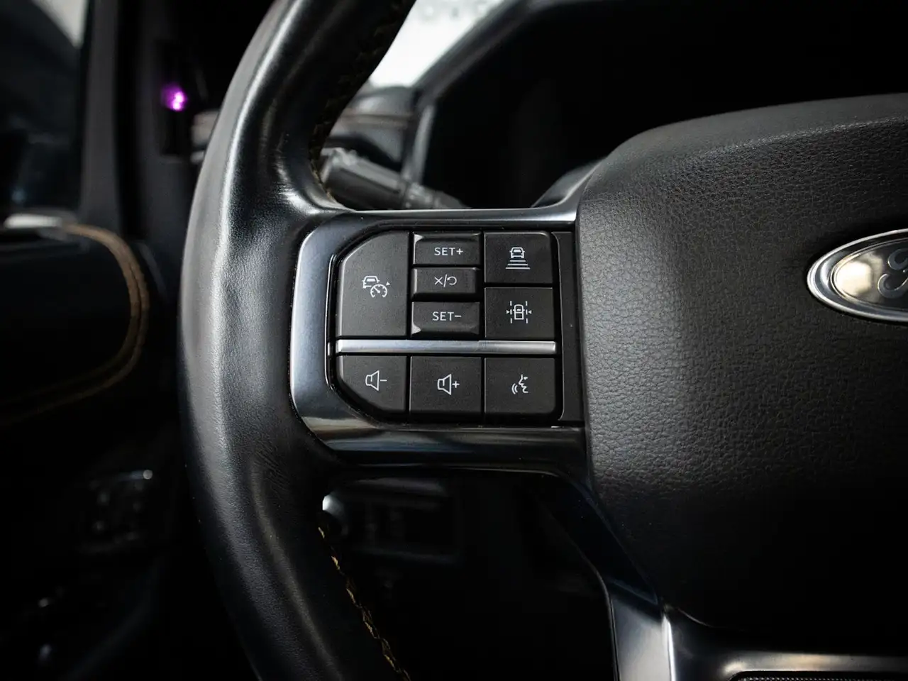 Ford Expedition - Image 22