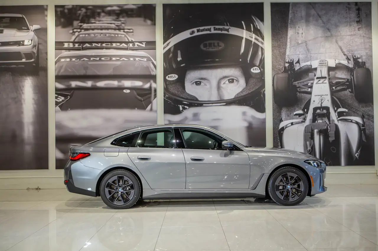 BMW i4 - Image 3