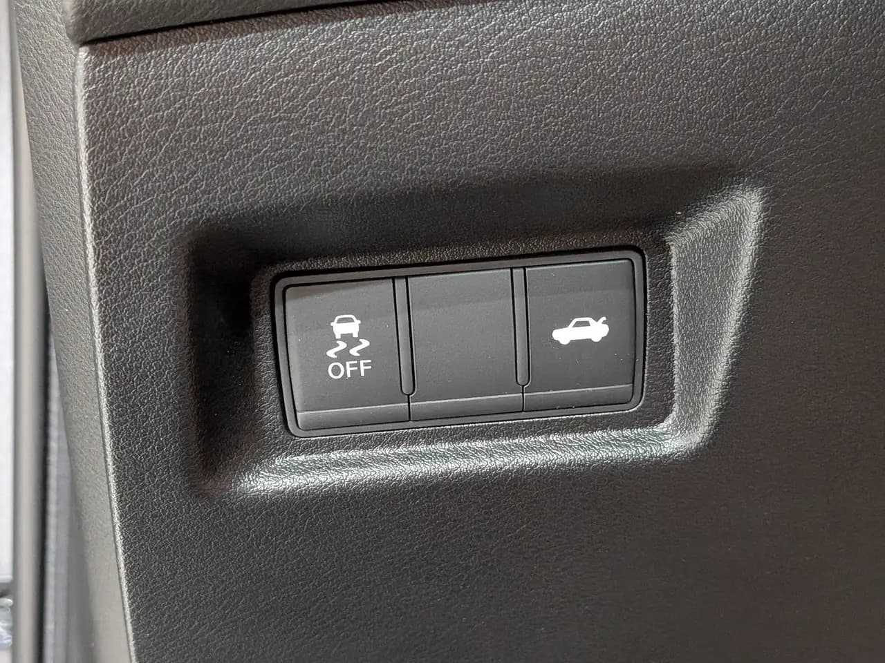 Infiniti Q50 - Image 30
