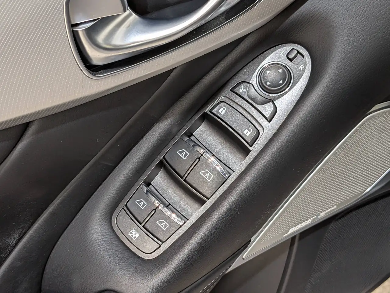 Infiniti Q50 - Image 33