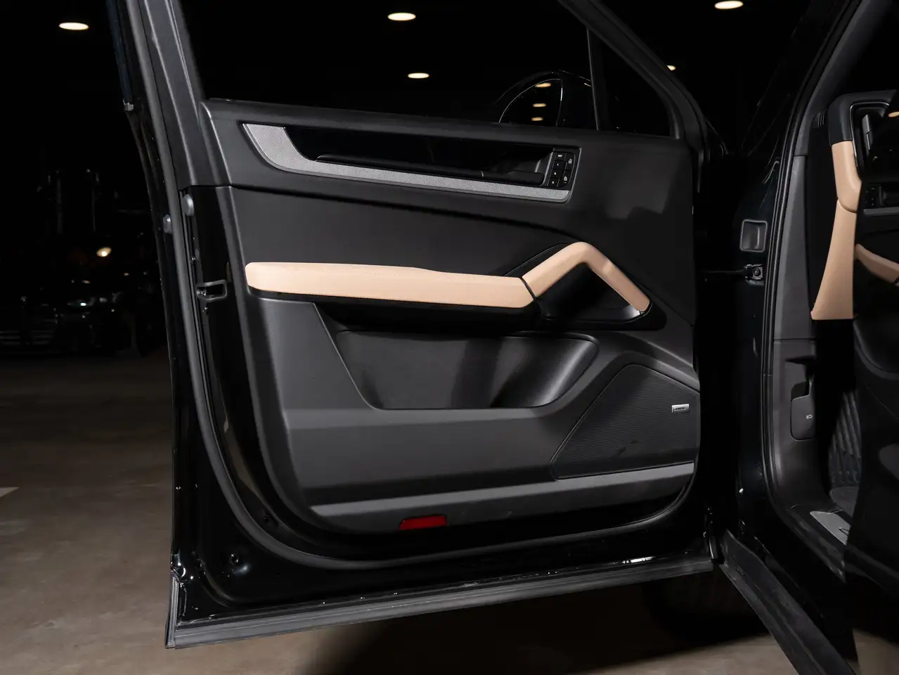 Porsche Cayenne - Image 25