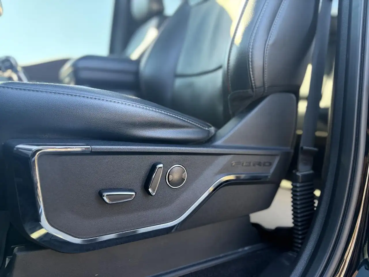 Ford F-150 - Image 14