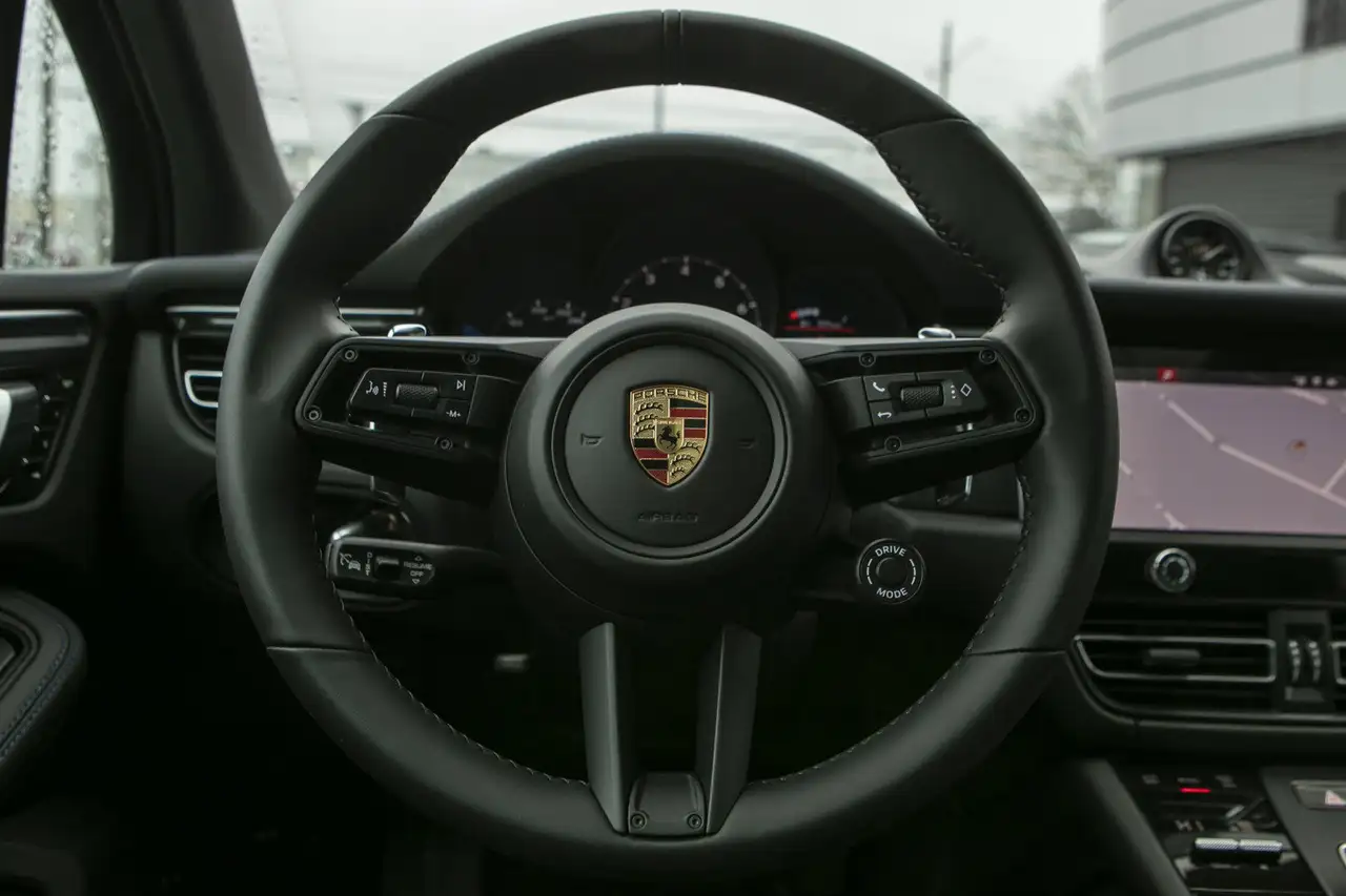 Porsche Macan - Image 12