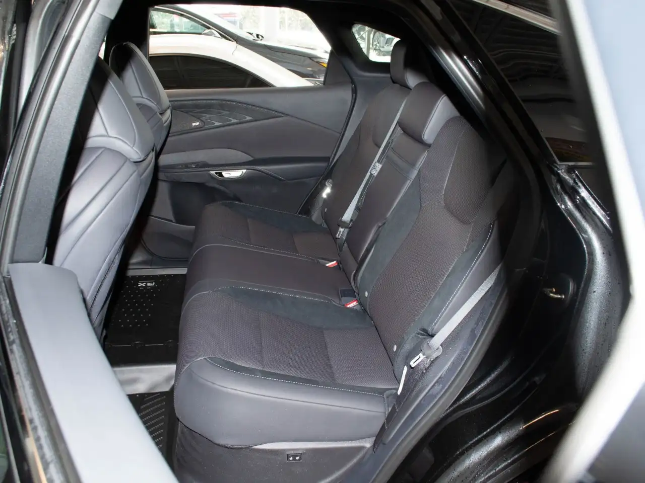 Lexus RX 350 - Image 11