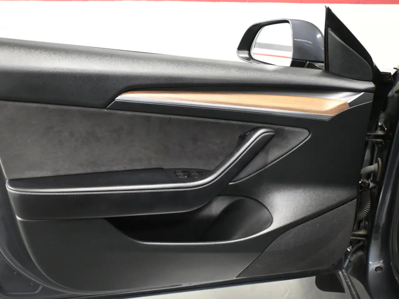 Tesla Model 3 - Image 11