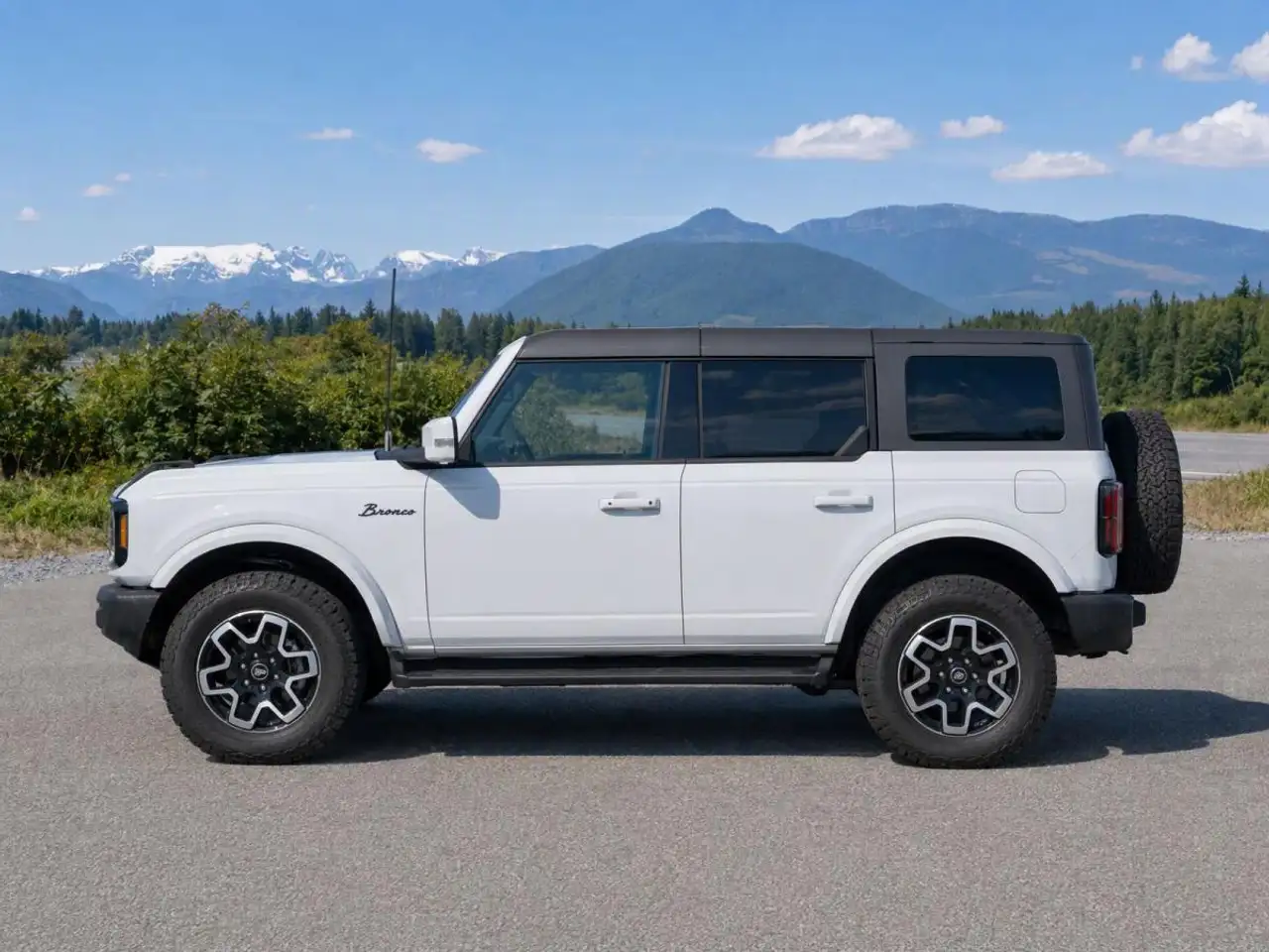 Ford Bronco - Image 6