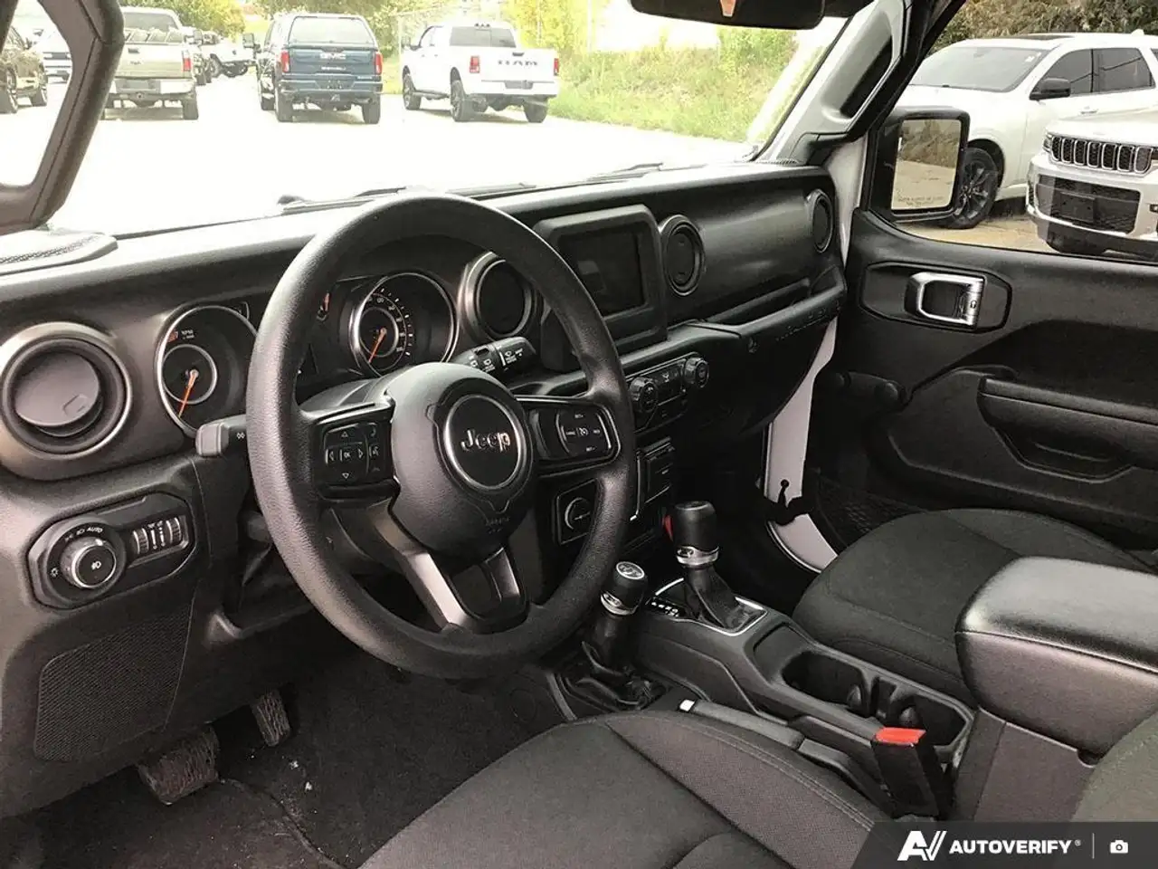 Jeep Wrangler - Image 12