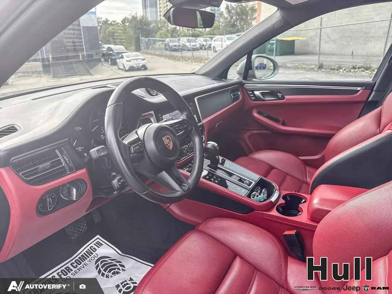 Porsche Macan - Image 11