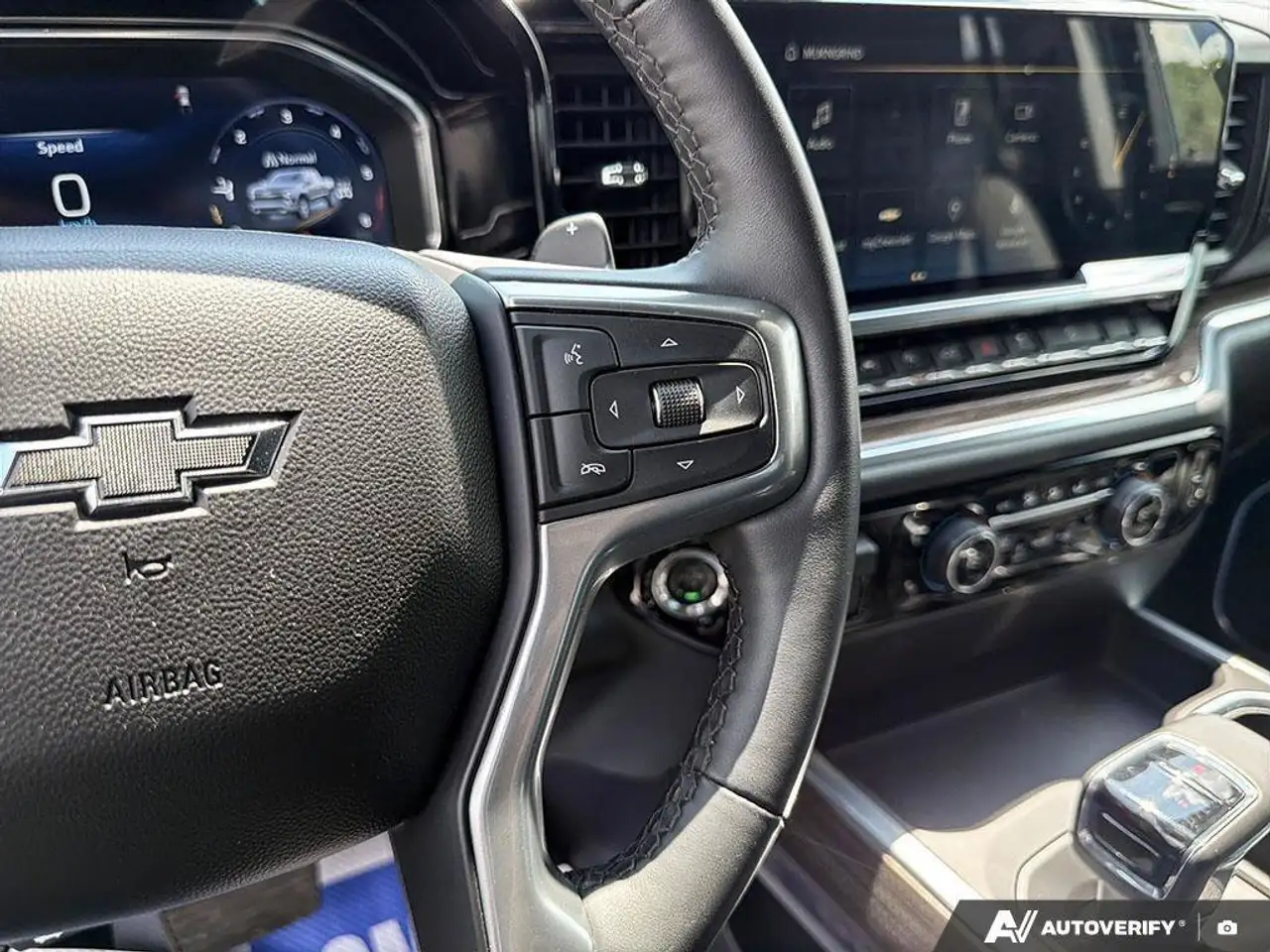 Chevrolet Silverado 1500 - Image 19