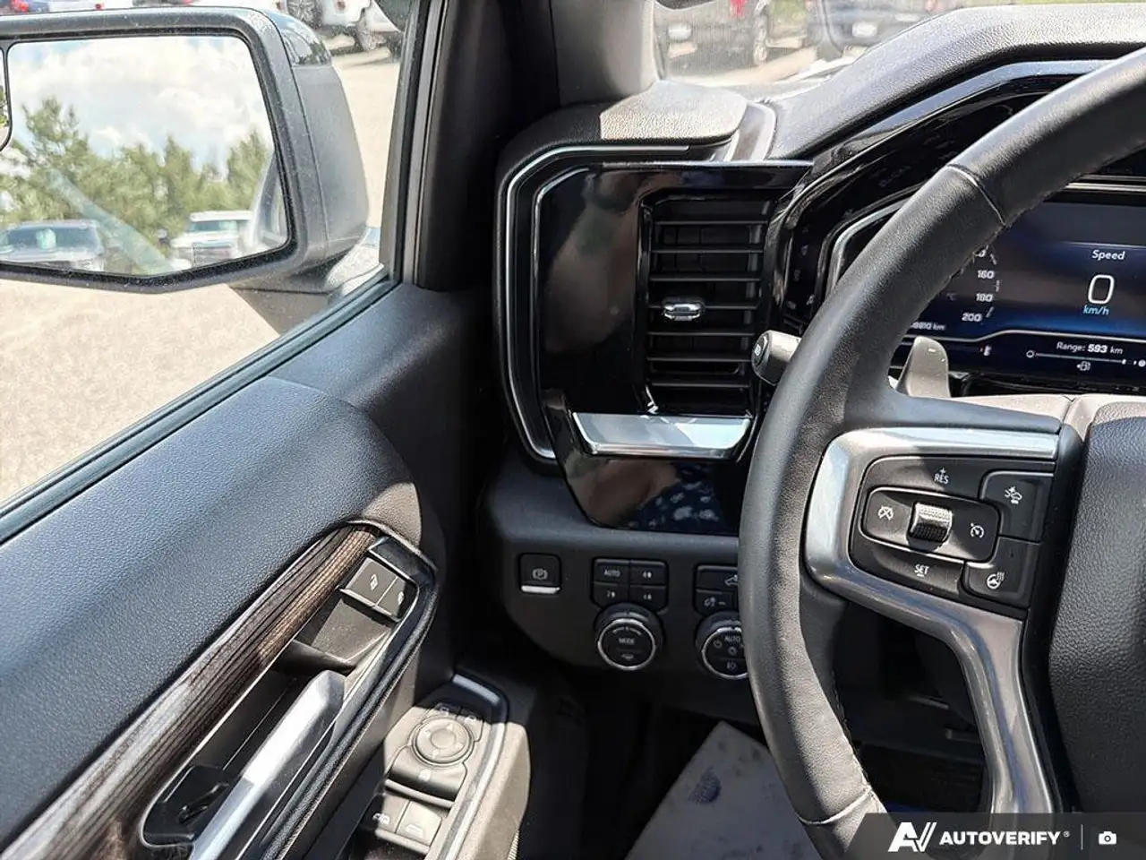 Chevrolet Silverado 1500 - Image 20
