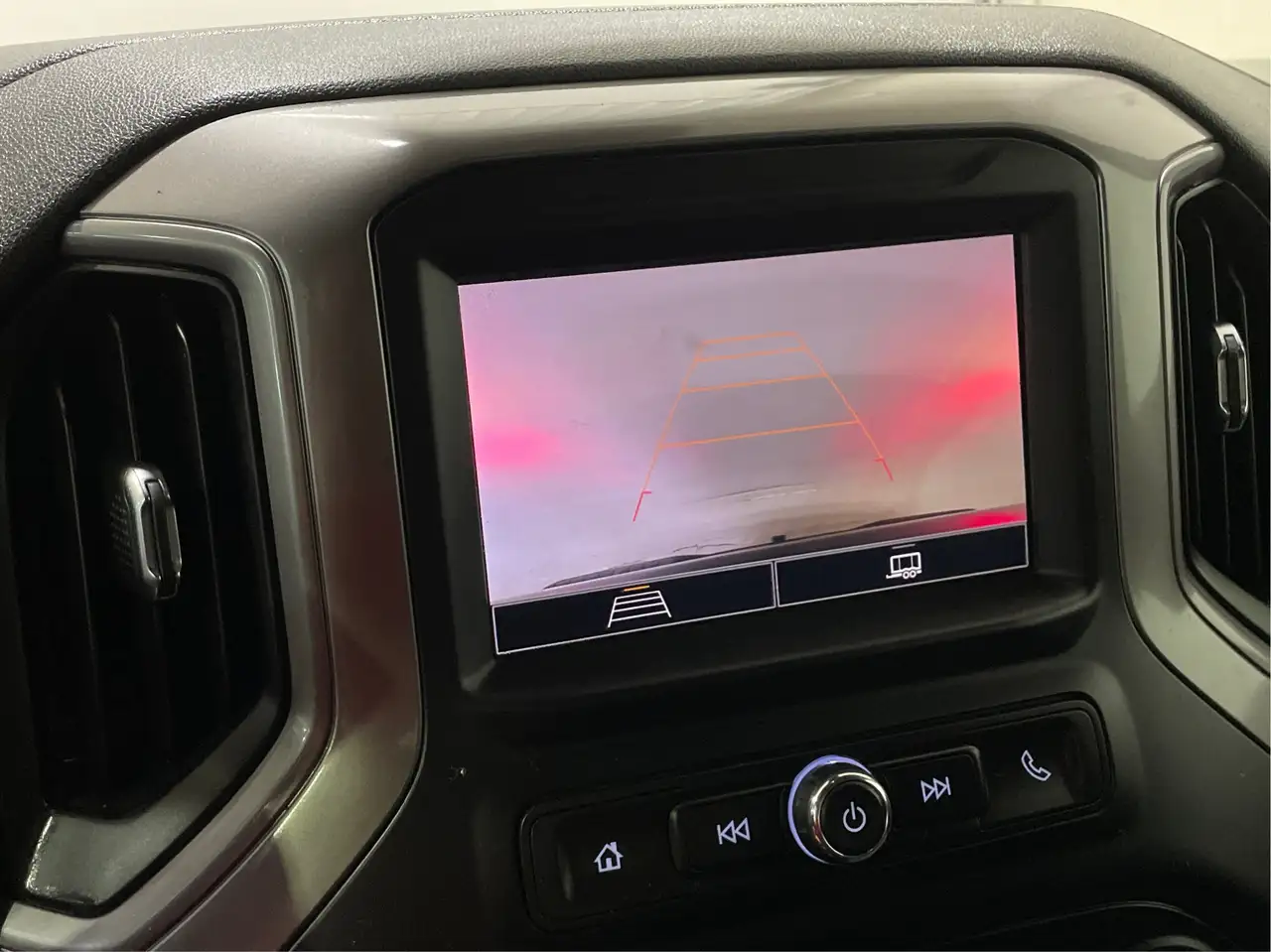 Chevrolet Silverado 1500 - Image 21