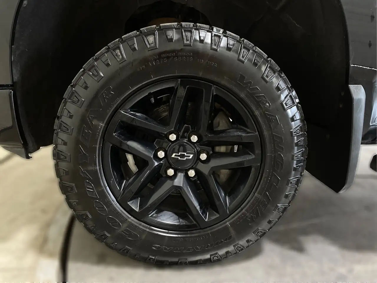 Chevrolet Silverado 1500 - Image 6