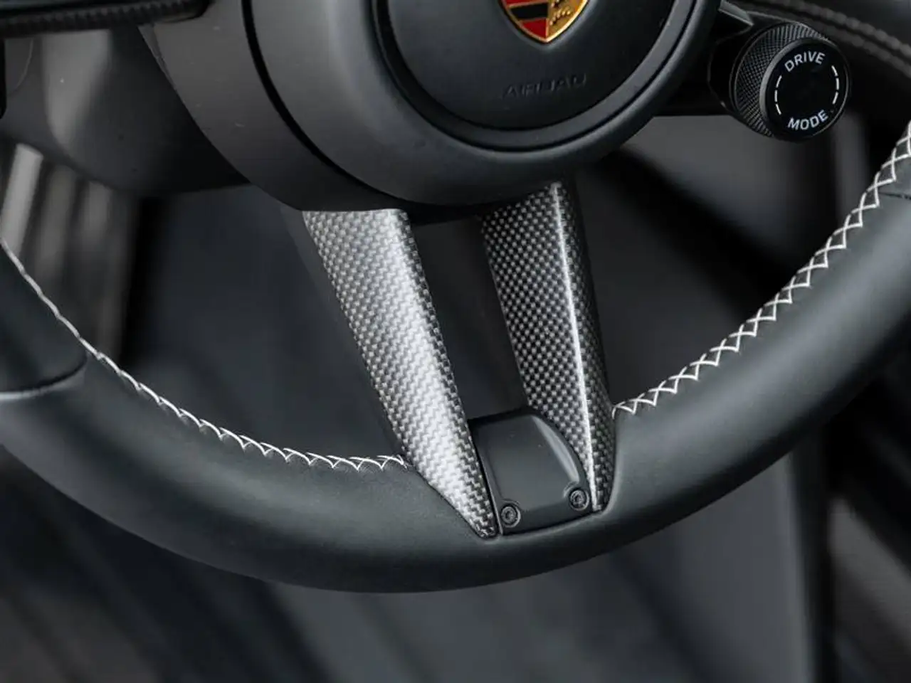 Porsche Taycan - Image 23