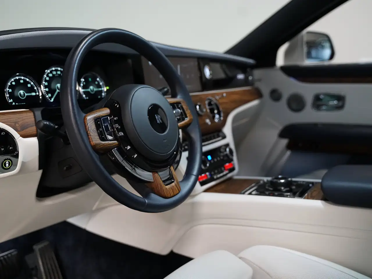 Rolls-Royce Ghost - Image 9