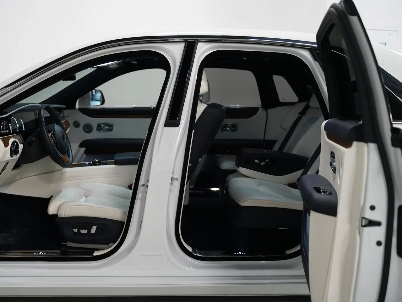 Rolls-Royce Ghost - Image 34