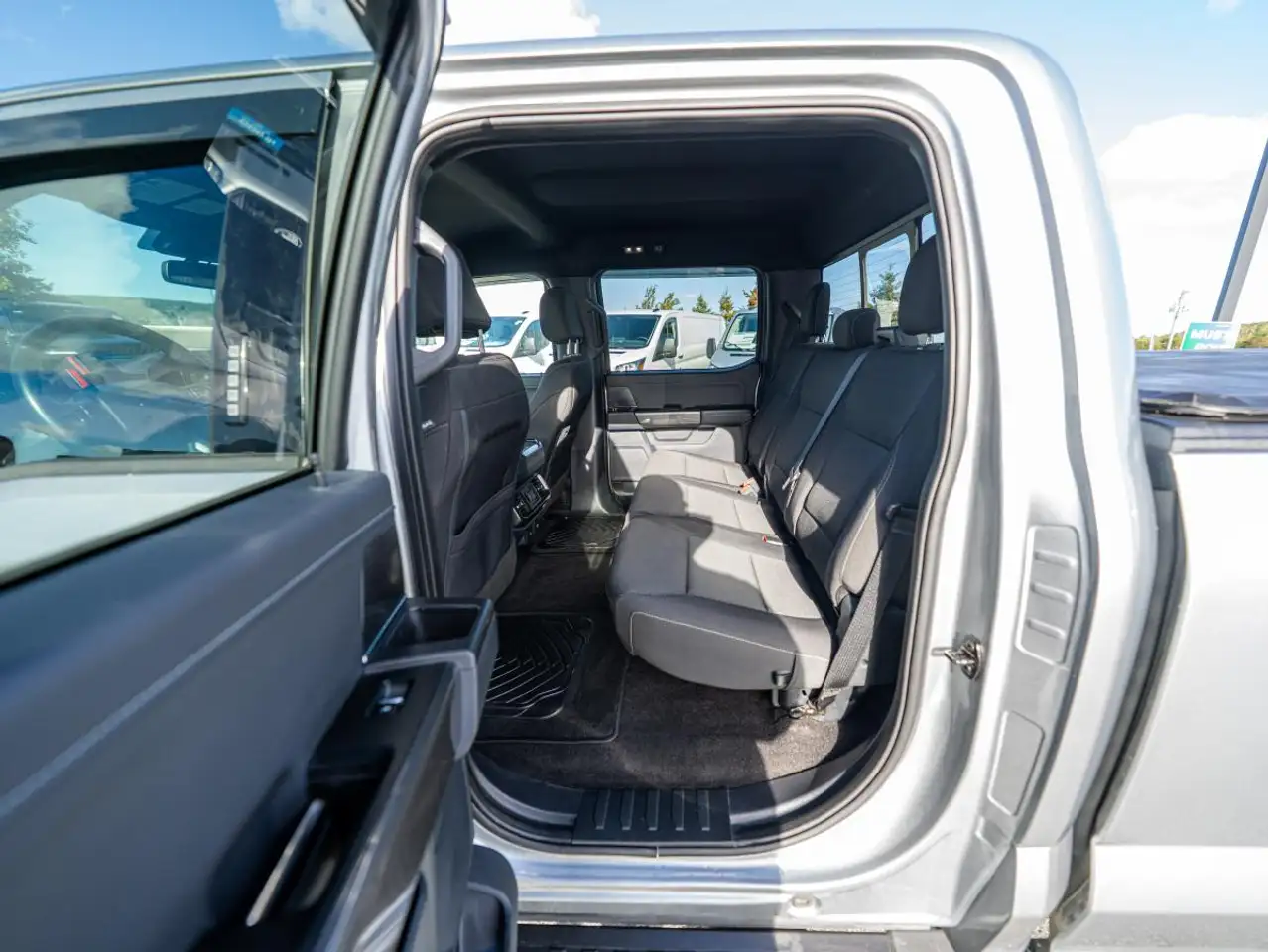 Ford F-150 - Image 12